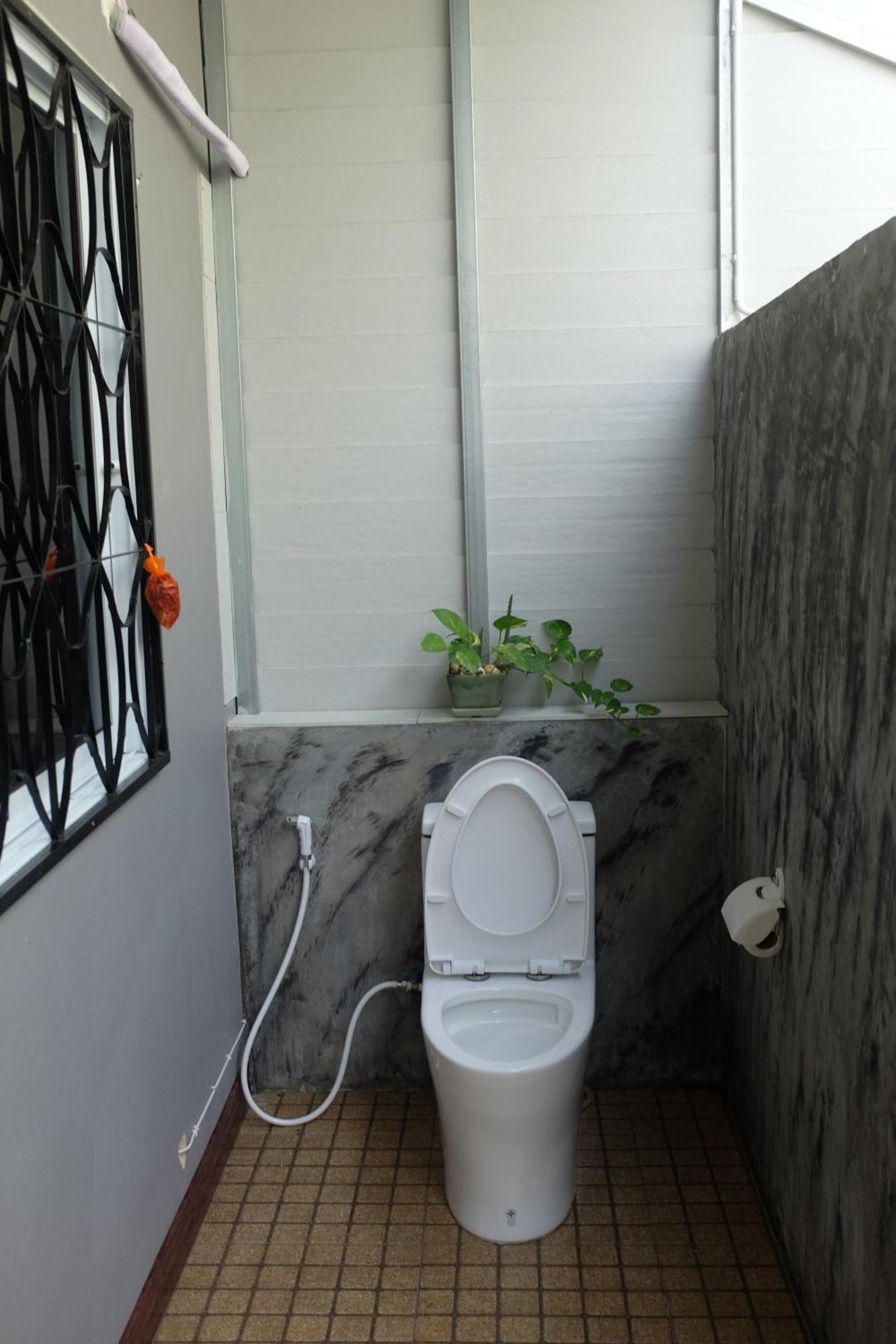 Rai Boonsom Apartment Phrao Bilik gambar